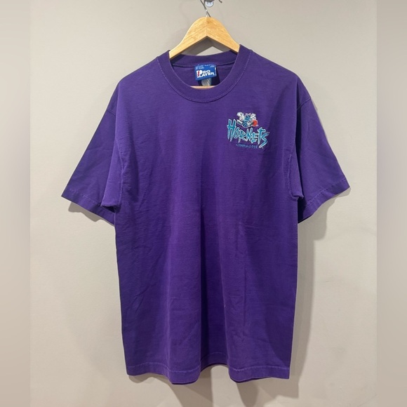 Charlotte Hornets Pro Player Purple Vintage 90s Embroidered T-Shirt - Picture 3 of 7